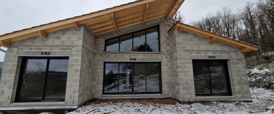 Thumbnail [100%x225]